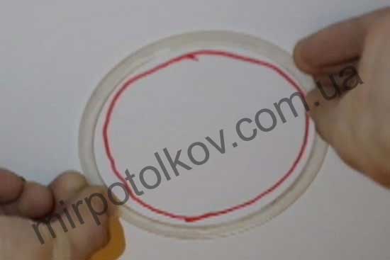 клеєм термокольца на натяжну стелю