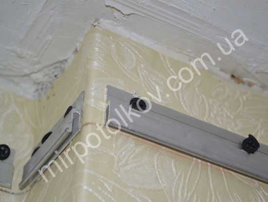 профіль на зовнішньому куті натяжних стель