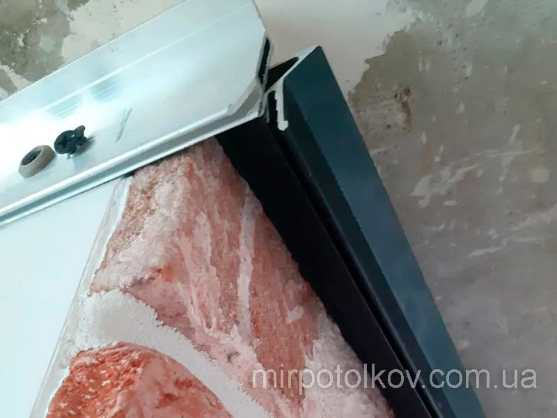 монтаж парящого профілю для стелі