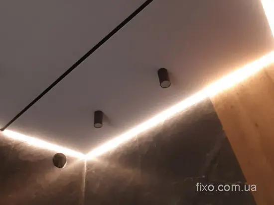 вбудований карниз для ванної