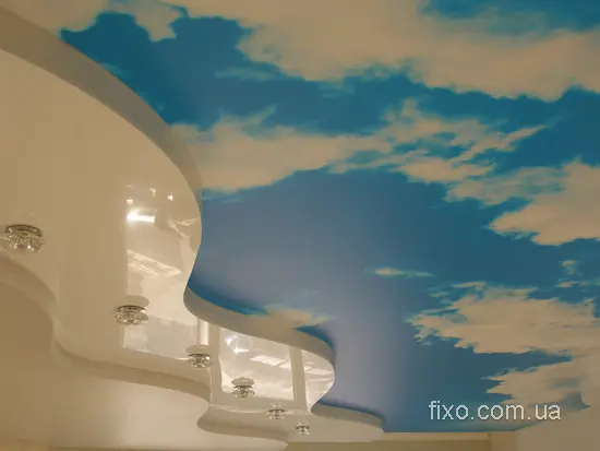 хмари на натяжній стелі