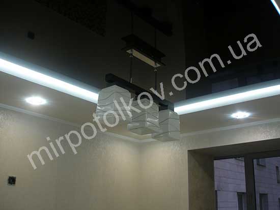 черный парящий натяжной потолок