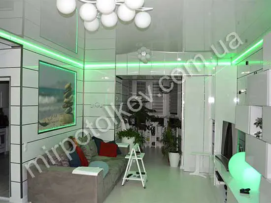 перехід підсвічування з натяжної стелі на стіну