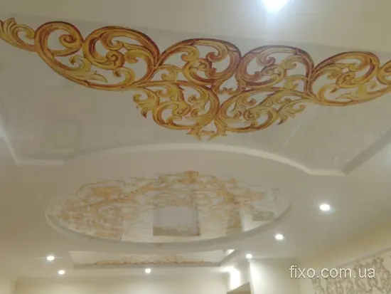 класичний орнамент на натяжній стелі