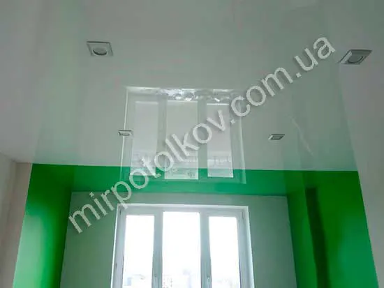 спайка двох кольорів натяжних стель