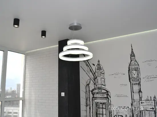 паряща натяжна стеля, фотошпалери і цегла