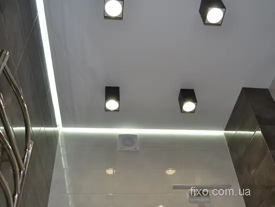 біла матова паряща стеля