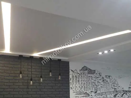 ширяючі лінії на натяжній стелі в нашому офісі