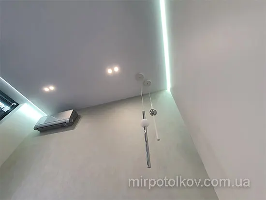 сучасний натяжна стеля в спальні