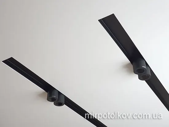 світильники в ніші на стелі в дитячій 