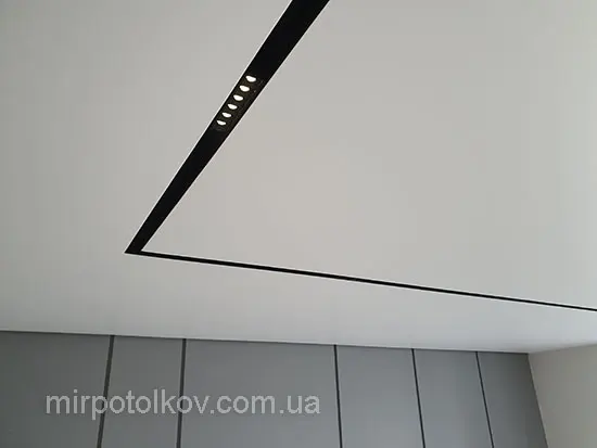 магнітний трек в кухні-студії