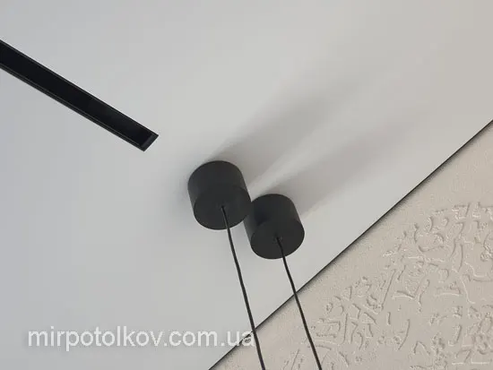 тіньовий шов поєднаний з чорними світильниками