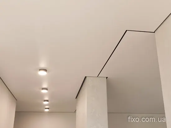 обход колонни стелею